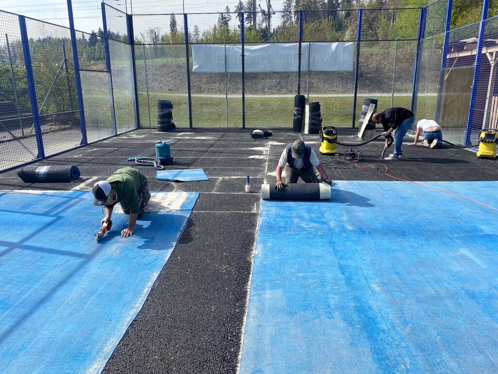 Wir bieten Verkauf und professionelle Installation von Padel-Tennisplätzen für Sportclubs, Gemeinden und Privatpersonen. Erfahren Sie mehr über unsere Dienstleistungen. Padel Creations Schweiz - Ihr Partner für Padel Anlagen