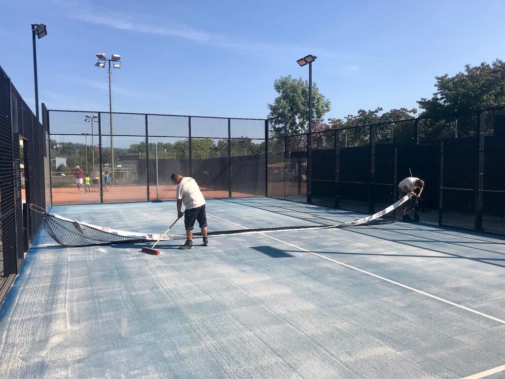 Wir bieten Verkauf und professionelle Installation von Padel-Tennisplätzen für Sportclubs, Gemeinden und Privatpersonen. Erfahren Sie mehr über unsere Dienstleistungen. Padel Courts mit Qualität – Statisch geprüft nach Eurocode