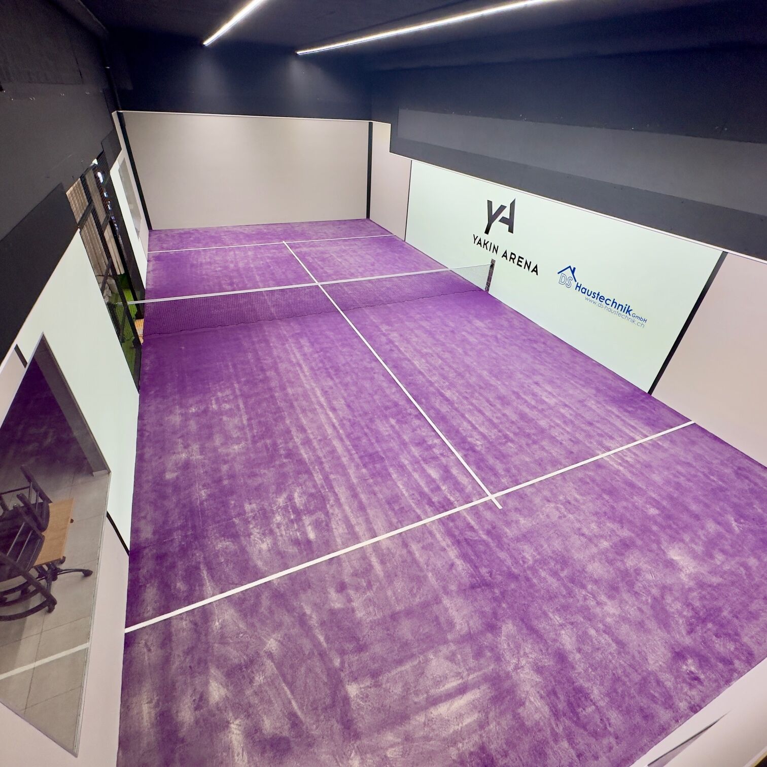 Wir bieten Verkauf und professionelle Installation von Padel-Tennisplätzen für Sportclubs, Gemeinden und Privatpersonen. Erfahren Sie mehr über unsere Dienstleistungen. Kunstrasenprofi Schweiz AG - Ihr Partner für Padel Anlagen