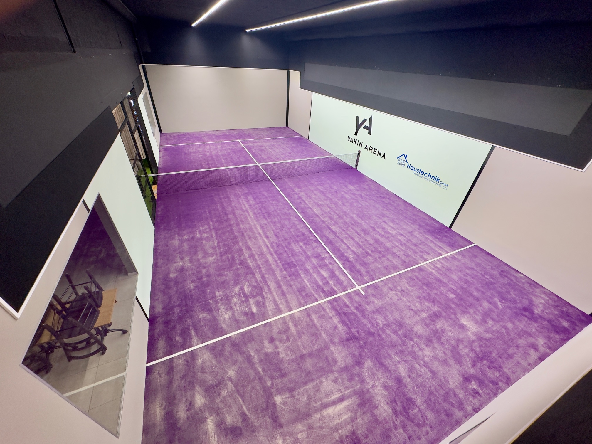 Wir bieten Verkauf und professionelle Installation von Padel-Tennisplätzen für Sportclubs, Gemeinden und Privatpersonen. Erfahren Sie mehr über unsere Dienstleistungen. Kunstrasenprofi Schweiz AG - Ihr Partner für Padel Anlagen