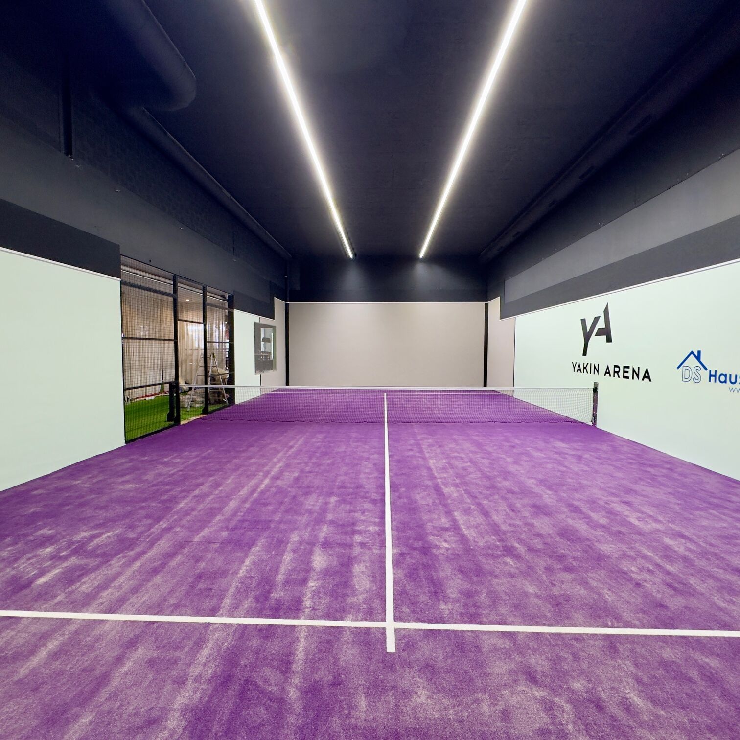 Wir bieten Verkauf und professionelle Installation von Padel-Tennisplätzen für Sportclubs, Gemeinden und Privatpersonen. Erfahren Sie mehr über unsere Dienstleistungen. Kunstrasenprofi Schweiz AG - Ihr Partner für Padel Anlagen