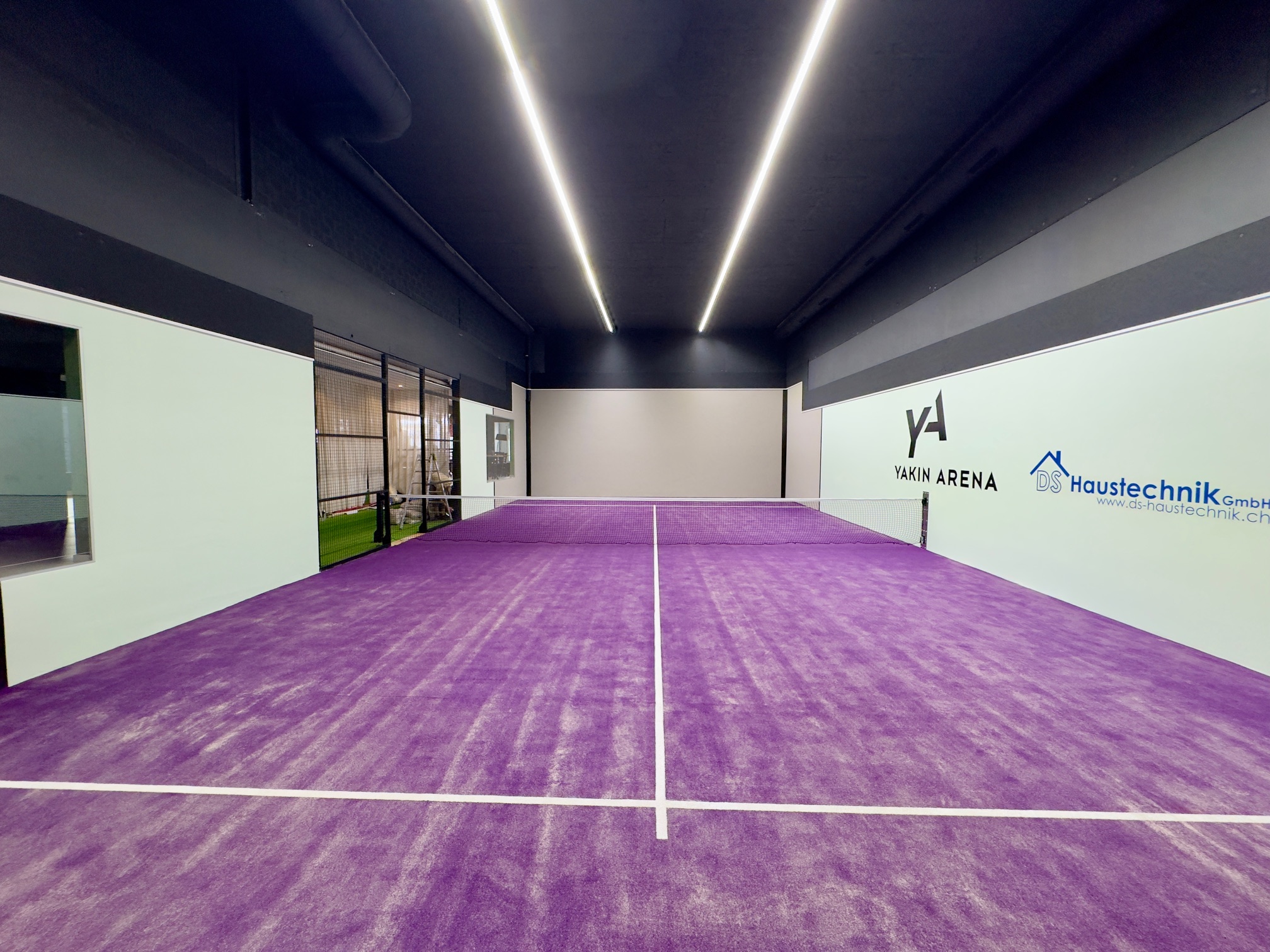 Wir bieten Verkauf und professionelle Installation von Padel-Tennisplätzen für Sportclubs, Gemeinden und Privatpersonen. Erfahren Sie mehr über unsere Dienstleistungen. Kunstrasenprofi Schweiz AG - Ihr Partner für Padel Anlagen