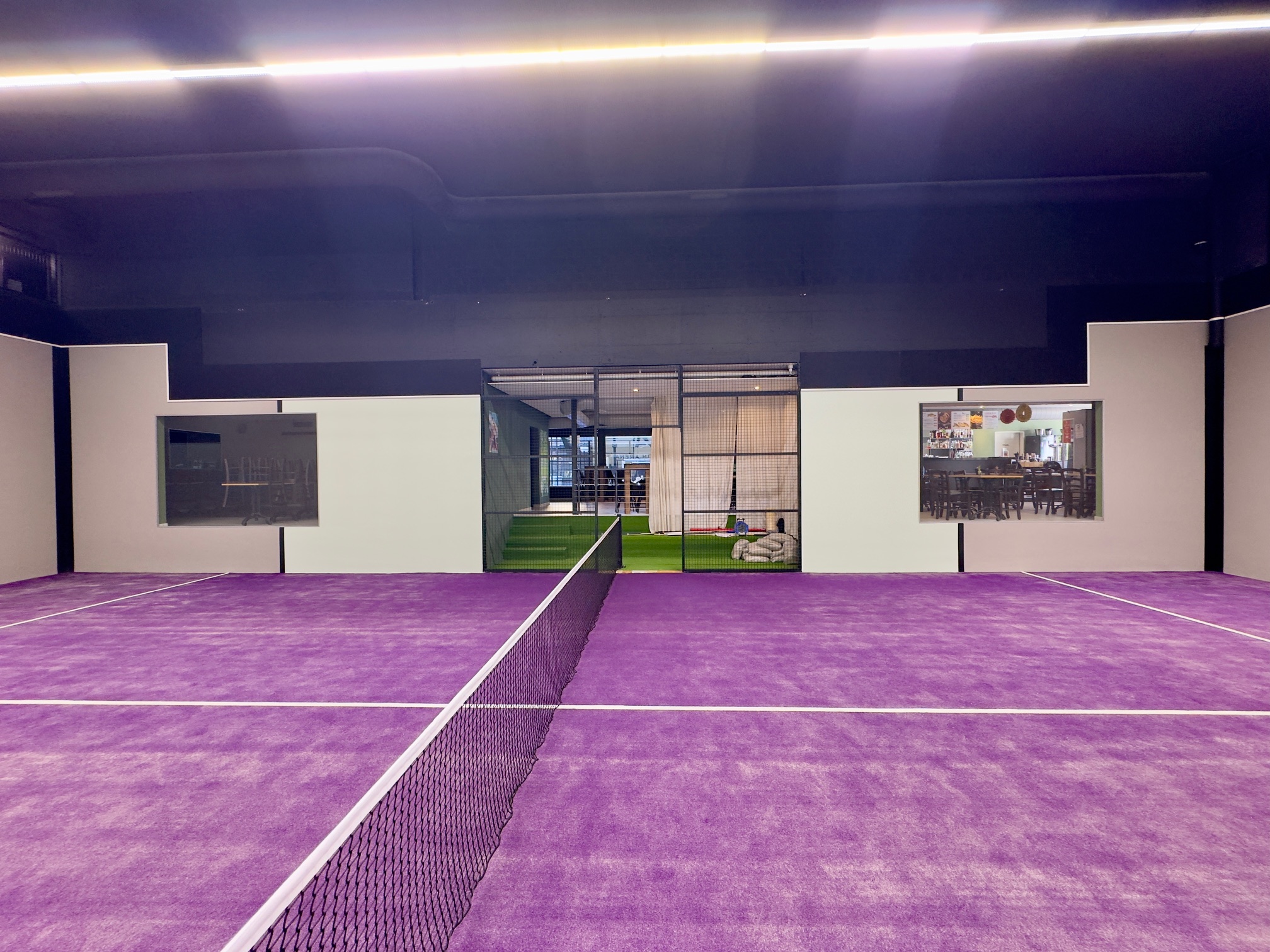 Wir bieten Verkauf und professionelle Installation von Padel-Tennisplätzen für Sportclubs, Gemeinden und Privatpersonen. Erfahren Sie mehr über unsere Dienstleistungen. Kunstrasenprofi Schweiz AG - Ihr Partner für Padel Anlagen