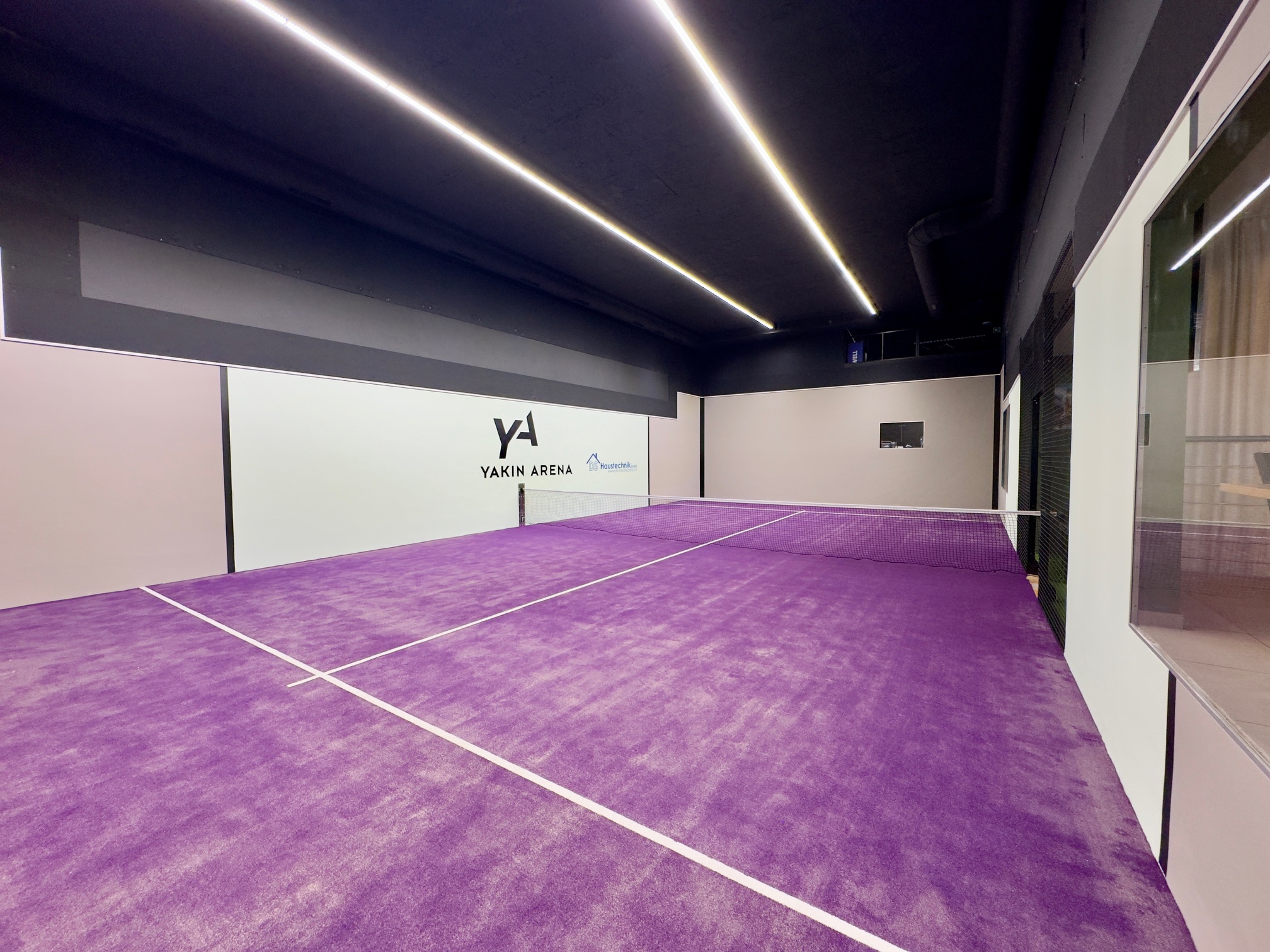 Wir bieten Verkauf und professionelle Installation von Padel-Tennisplätzen für Sportclubs, Gemeinden und Privatpersonen. Erfahren Sie mehr über unsere Dienstleistungen. Kunstrasenprofi Schweiz AG - Ihr Partner für Padel Anlagen