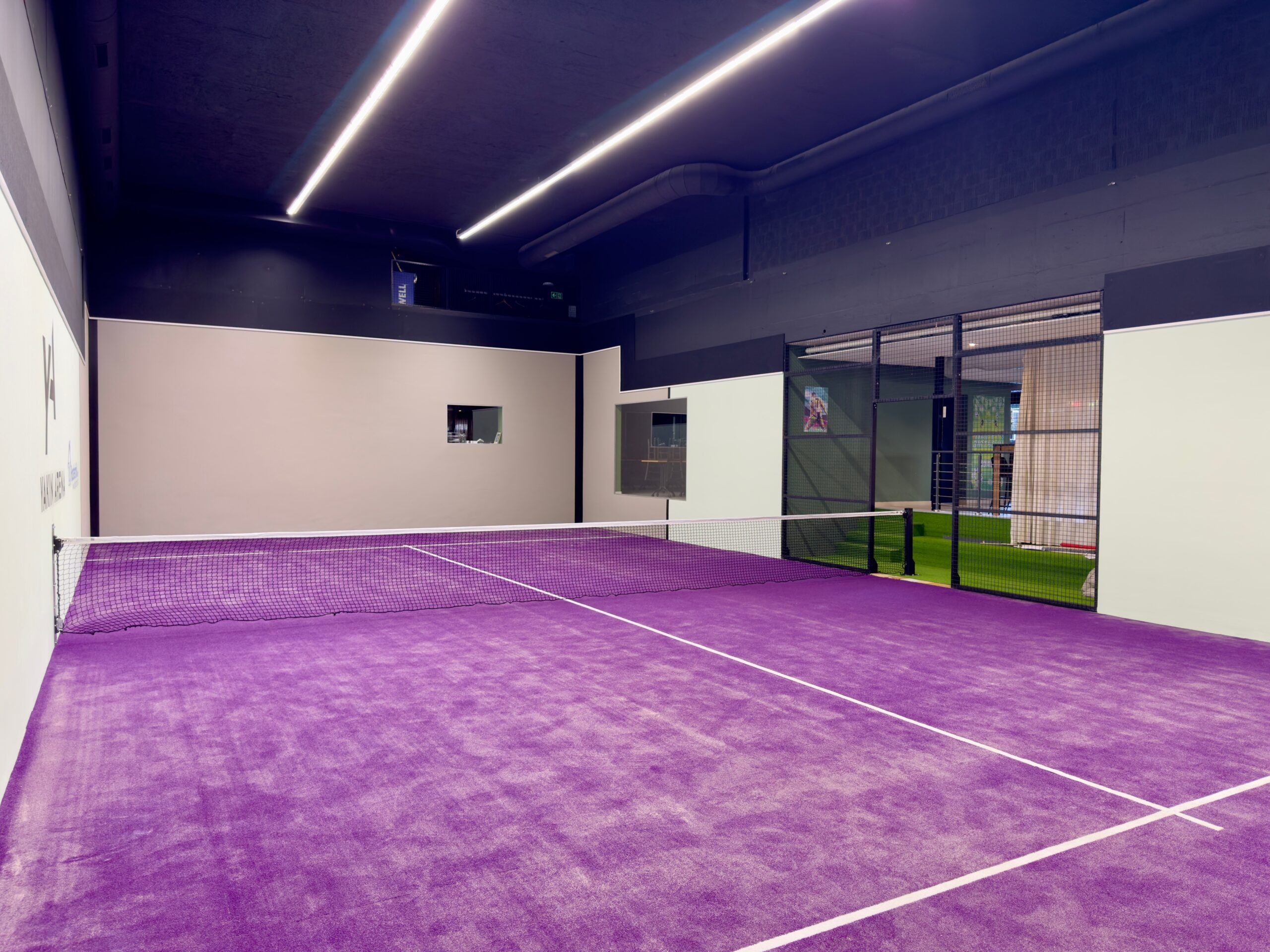Wir bieten Verkauf und professionelle Installation von Padel-Tennisplätzen für Sportclubs, Gemeinden und Privatpersonen. Erfahren Sie mehr über unsere Dienstleistungen. Kunstrasenprofi Schweiz AG - Ihr Partner für Padel Anlagen